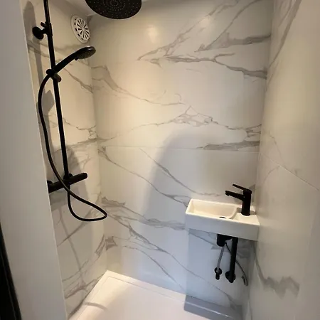 Tres Beau Penthouse Avec Terrasse - Place