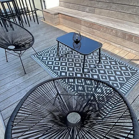 Tres Beau Penthouse Avec Terrasse - Place Διαμέρισμα