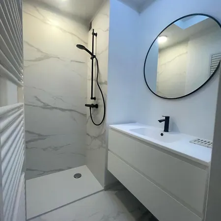 Tres Beau Penthouse Avec Terrasse - Place Apartament *